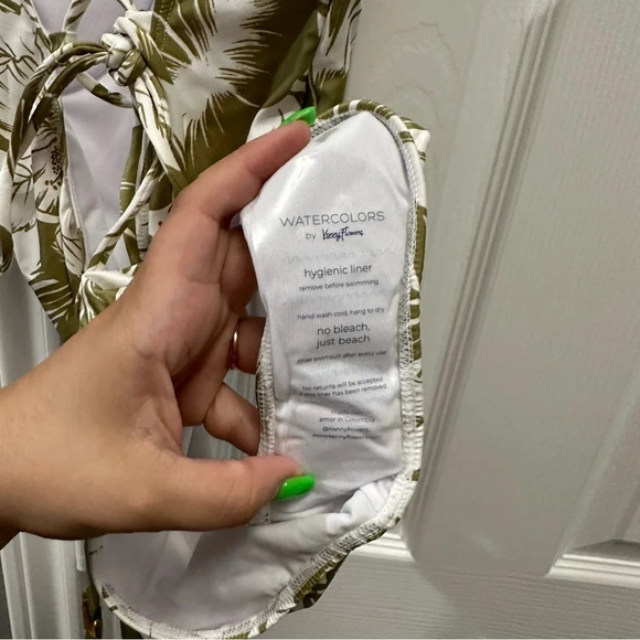 Kenny Flowers Watercolors The Bali Swimsuit Size Medium - Picture 6 of 8